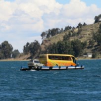 Unser Bus von Copacabana nach La Paz auf der "Fähre"
