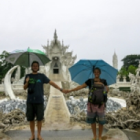 Der weisse Tempel in Chiang Rai. Wir hatten trotz Regen Spass!
