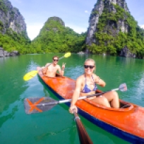 Kayaken in der Halong Bucht